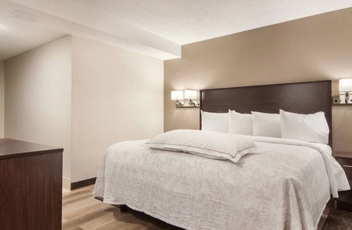 Erie House | Your Home Away From Home! Free Parking, Pet Friendly Property
