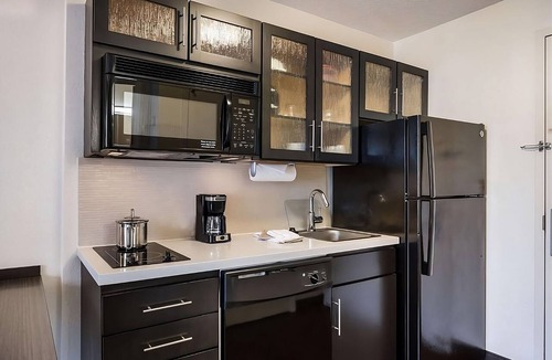Burlington Hotel | Your Home Away from Home: Comfortable Suites & Pet-Friendly