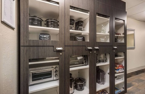 Burlington Hotel | Your Home Away from Home: Comfortable Suites & Pet-Friendly