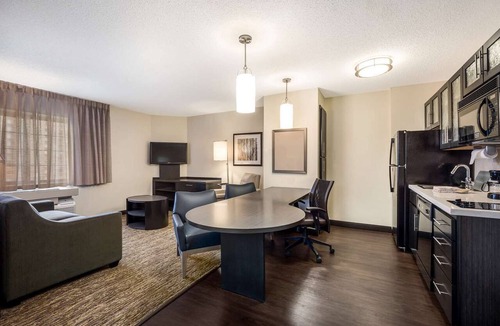 Burlington Hotel | Your Home Away from Home: Comfortable Suites & Pet-Friendly