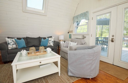 Niantic House | Your Nest Near The Beach