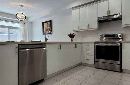Innisfil House | Zen-like Escape, Skiing Canoeing Hiking Nearby in Barrie ON
