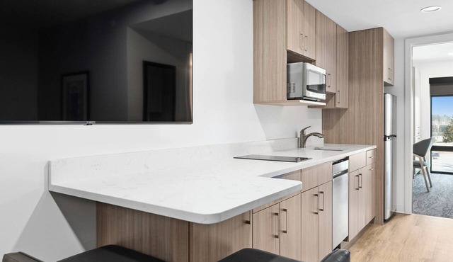 1-bedroom hotel suites in Scarborough with essentially stocked kitchens.
