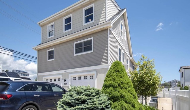1 block to beach - Great for large/multiple families