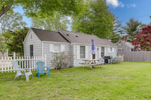 1 Mi to Ferry: 'Sea Street Cottage' in Hyannis