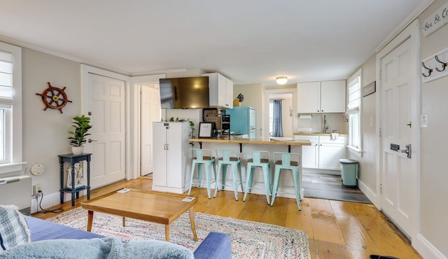 1 Mi to Ferry: 'sea Street Cottage' in Hyannis