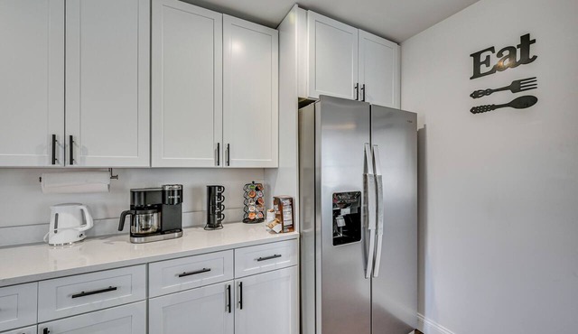 1 Mi to MGM Springfield: Cozy Winter Duplex!