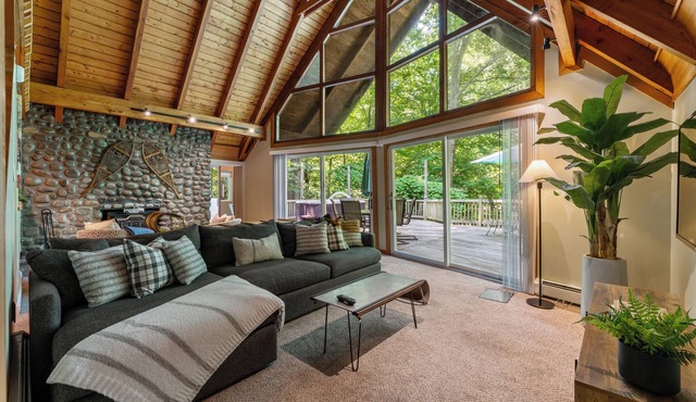 1 Min to Camelback! Creekside Escape + FirePit & BBQ