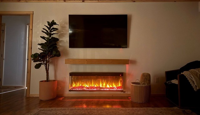 100 Private Acres, Mountain Views, Local Coffee Provided, Dog Friendly