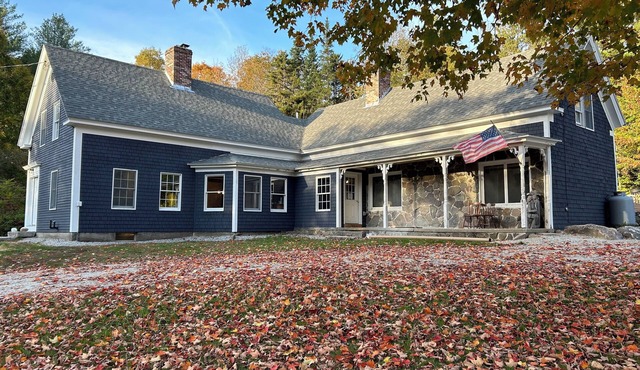 13 Beds, 17 Guests -Hot tub- 15 mins to Sunday River!