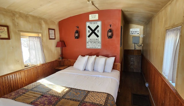 1929 authentic Caboose Suite #2 in Williams