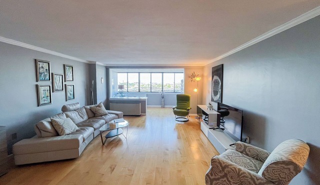 1B Modern Living in the Heart of Boston's West End