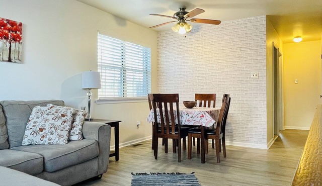 1st Floor 2BR in Primos Near Airport & Sports AC + WiFi Comfort