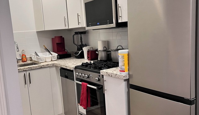 1st Floor Studio Unit Near Hamilton Airport, Mohawk College, St. Joe’s Hospital