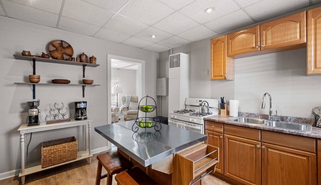 1st Flr 1 Bed 1 Ba Furnished-Pet Friendly