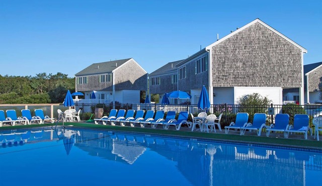 2 1BR Townhouses, Green Harbor Resort, Sun Loungers, Picnic Area, Beach Access