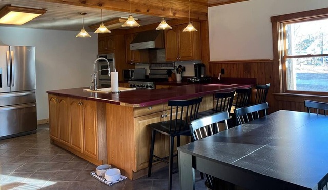 2 Bed/2 BA: Minutes to Ski/Board: Loon/Waterville