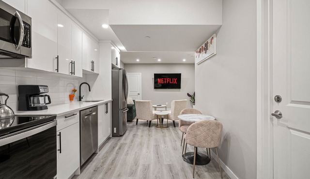 2 Bedrom 3 Beds Suite in Calgary