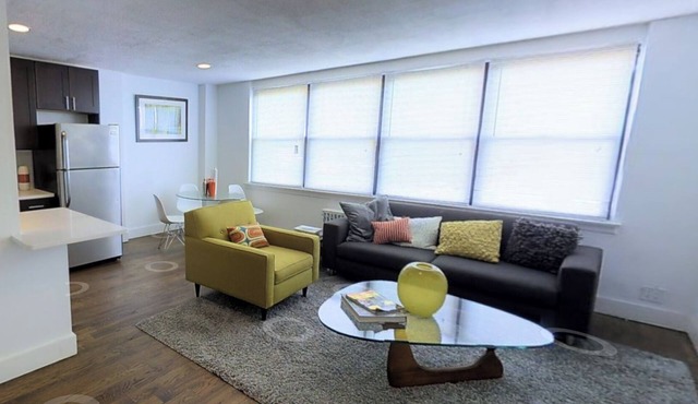 2-bedroom apartment in a wonderful Philadelphia neighborhood with AC