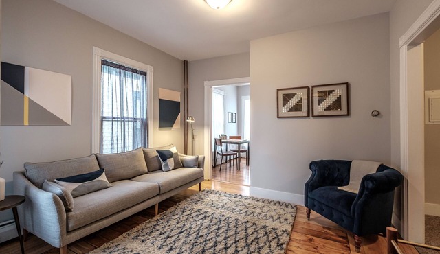 2 Bedroom Apartment Unit In Portland's Historic West End Neighborhood