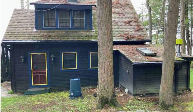 2-bedroom cabin With Functional Roof and Various Indoor Seating Areas