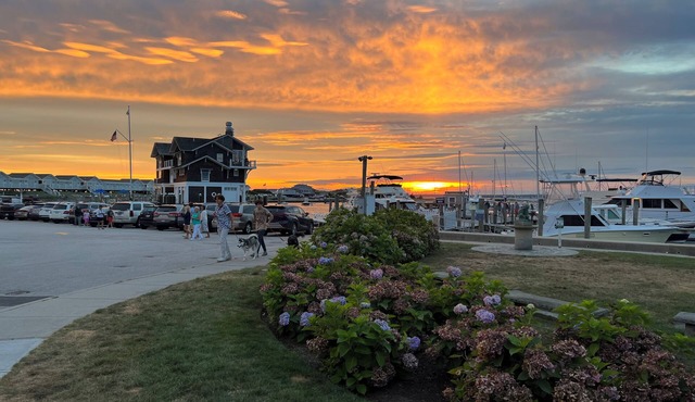 2-bedroom condo in Watch Hill RI next to Watch Hill Merry-Go-Round Beach with AC