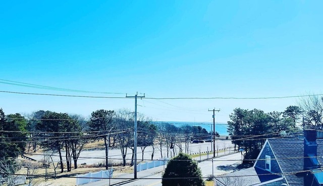 2 Bedroom COTTAGE w/loft- WALK to Keys Memorial BEACH Barnstable