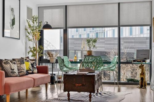 2-bedroom LUX Apt in Seaport next to Convention Center