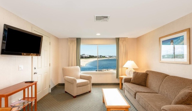 2 Comfortable Townhouses with Beachfront Sunbeds and Stunning Ocean Views