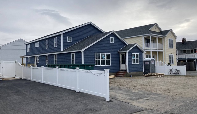 2 Cottages sleeps 16 (7+BR/ 4 Full BTHs) - 3BR/2BTH & 4+BR/2BTH - Full AC