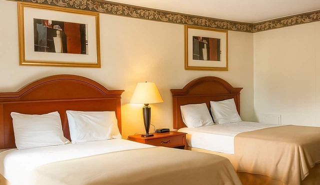 2 Family-Friendly Units | Minutes to Tanger Outlets Hershey | Free Breakfast