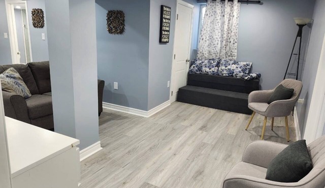 2 minutes from Nebs! Chic North Oshawa King Bedroom Unit with Separate Entrance.
