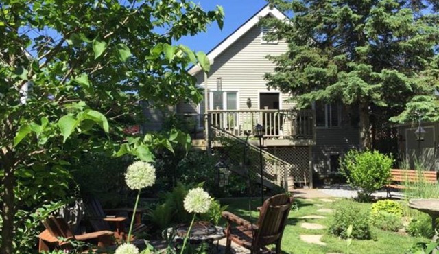 2 Moon Cottage