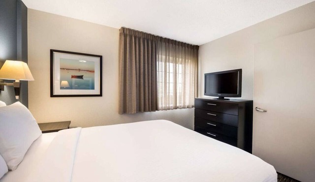 2 One Bedroom Suites | Kitchen, 6.5 mi to Chartiers Country Club in Pittsburgh