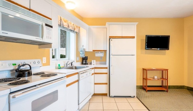2 Secluded Townhouses Steps from Private Sandy Beach w/Bike Rentals