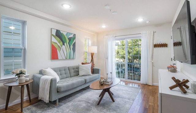 20-min to MetLife Stadium Free Parking Near Rutgers University Professionally styled 3 bed/2 bath