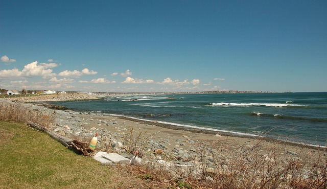 2025 CLOSED /seasonal property jun-sep /2 dogs allowed, waterfront