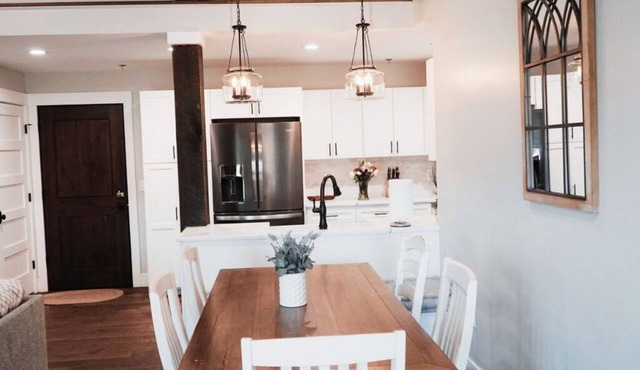 2BR 2BA Condo Minutes to DT Mystic!