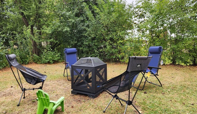 2BR+2Bath! 2queen beds! Luxurious Large Private Quiet Free Parking & Ultra Clean in Markham