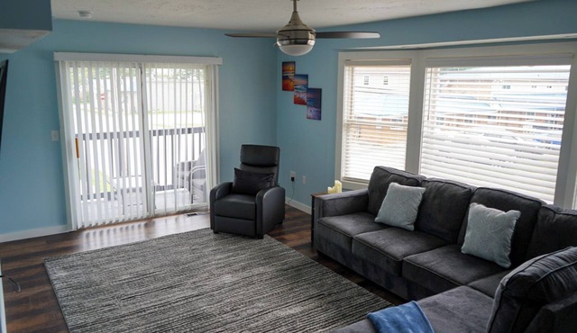 2nd Floor Lakeview 2-Bedroom Condo in Geneva U3
