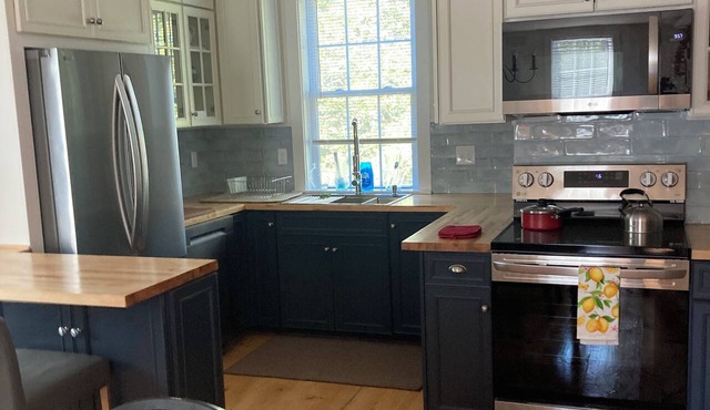 3 bedroom 2 bath apartment in Midcoast Maine on the Kennebec River.