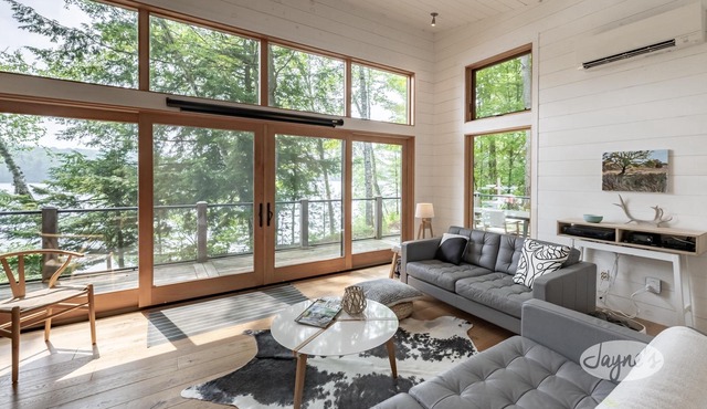 3 bedroom 2 bath cottage on Lake of Bays in Dwight