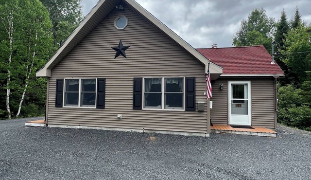 3-bedroom cabin in perfect Sinclair easy access to ATV & snowmobile trails