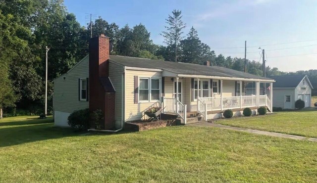 3-bedroom house in lovely Huntingdon County set in a quiet country setting.