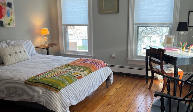 3-bedroom house in lovely Athens NY, family friendly, expansive patio & garden