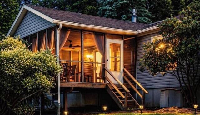 3-bedroom house in peaceful Parksville with cool vibes