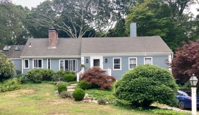 3-bedroom house short walk to beach w/large private yard