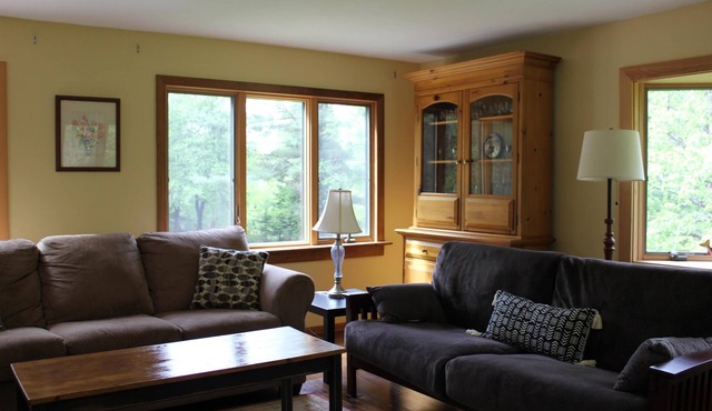 3 bedroom mountain getaway 10 minutes from Okemo and 30 minutes from Killington.