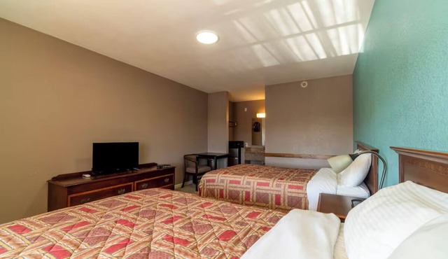 3 Inviting Rooms Conveniently Located Near Restaurants & Shops in DeWitt County
