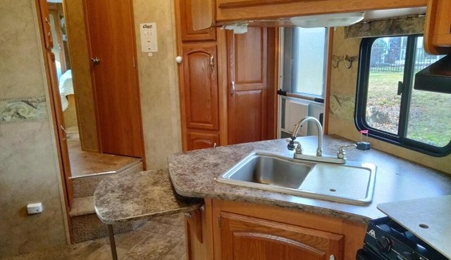 32ft Cozy Camper on 7 Acres, Pond